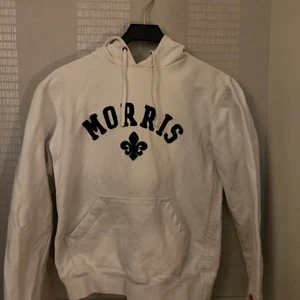 Kofta  - Knappt aldrig använd, bara liggit i garderoben. Storlek Xs. Kan mötas upp i Göteborg eller frakta. Jag kollar priset på frakten när du bestämt dig för att du vill köpa😊