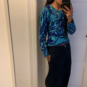 Sequins top - Turquoise sequins and rhinestone top with pattern. Invisible zipper in the back. Good condition 