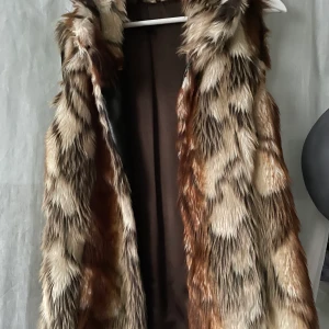 Päls väst, st S/M - Super fin väst från Lindex, storleken är m men även för de i storlek  s funkar! 