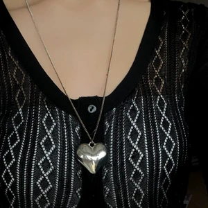 halsband🖤  - lite slitet men tycker de ser snyggt ut!! de e ba å skriva om du är intresserad 