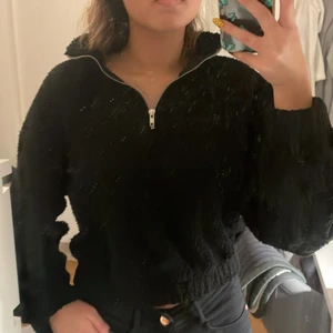 Teddy tröja half zip - Säljer denna teddy tröja från Gina som har dragkedja. Använd några gånger💕 Köparen står för frakten⚡️