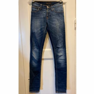 Nudie Jeans👖 - Måste tyvärr sälja mina skinny Nudie Jeans pga att jag växt ur dem😢. Storlek är W24/L32. Nypris ca. 1000kr.