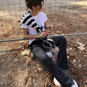 Stickad tröja  - En fin stickad tröja som är köpt här på Plick men kommer tyvärr inte till så mycket användning :/ fint skick och mjuk med långa armar 