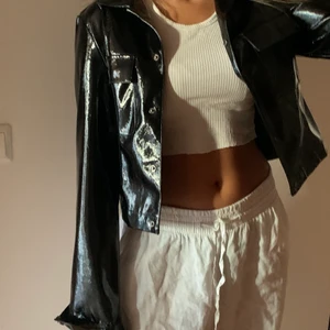 Lack jacka  - Snygg lack jacka från NAKD, Sparsamt använd, strl 34/S🖤🖤Frakt tillkommer 