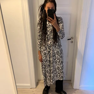 Notes du Nord dress - Dyreprint kjole i super behageligt stretchy jersey. Ingen slitage