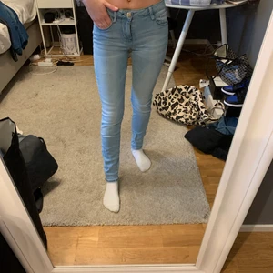 Guess jeans - Aldrig använda Guess jeans i storlek 24. Ny pris 1000kr