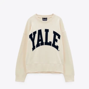 Sweatshirt från Zara - Jättesnygg sweatshirt från Zara i storlek s. Säljer den enbart på grund av att jag knappt använt den. Tröjan är alltså i nytt och bra skick. Köparen står själv för frakten. Har nån någon övrig fråga så är det bara att skriva :)