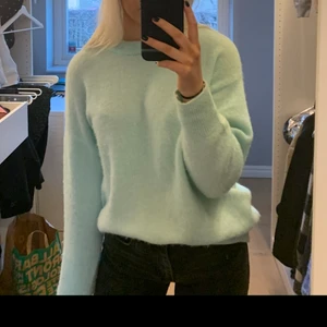 Stickad tröja Other stories - Mysig oversize tröja från other stories i alpacka mix. Storlek xs men stor i storleken. Somrig turkos färg