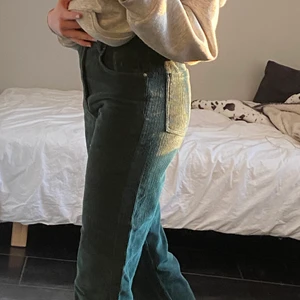 Gröna manchesterbyxor - Säljer de här supersnygga gröna manchesterbyxorna från Gina! De är knappt använda och i bra skick. Jag kan mötas upp i Borås annars står köparen för frakten❤️