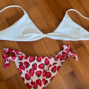 Bikiniset  - Topp storlek L men skulle säga det är en S, byxor storlek M med knyte 💕 helt nytt! 50 kr för hela eller 35 kr / del💕
