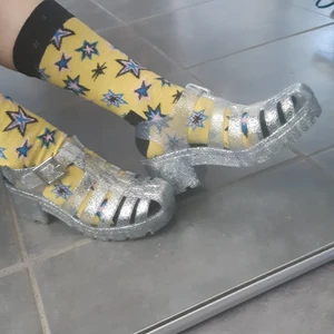 Jelly shoes silver glitter - Har haft några år men inte använt mer and några få gånger. Är i mycket bra skick