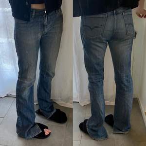 Jeans från ”Diesel Industry” strl 31. Är 175 ca och brukar ha 28 i midjan. Gjort slits på dem
