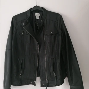 Skinnjacka  - Ny skinnjacka strl 38,pris 400kr