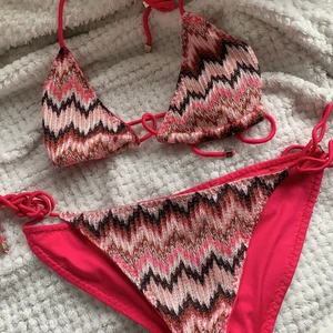 Missoni Bikini - Köpte den förra året från missoni och har använt den en gång, super fin i färgerna! Passar mig perfekt som är en XS-S