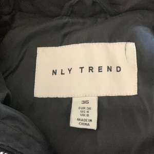 Nly trend jacka - Använd en gång st 36 och är i nyskick! 