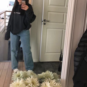 Säljer dessa fina jeans. Köpta på Carlings. Köpta för 600kr. - Storlek 34 men passar 36