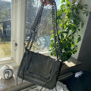 Handväska - Handväska från Zara. Köpt av en annan på plick, är i bra skick. Köpare står för frakt.