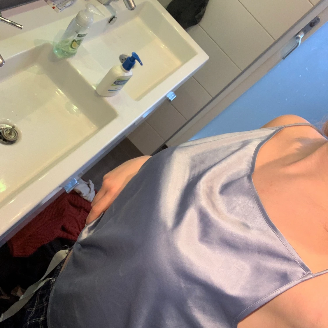 Ljusblått lila med öppen rygg 💙 - 91