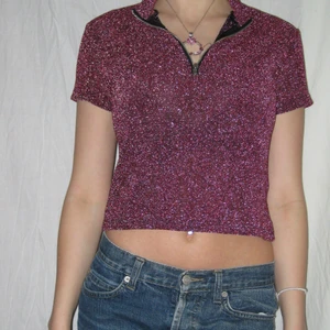 Fest topp - Riktig snygg fest-topp från Monki i st S. Köparen står själv för frakt eller så möts vi upp i Sthlm🌹