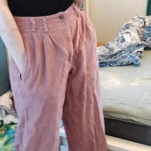 rosa corduroy -byxor - rätt bra skick, köpt secondhand, mjuka 
