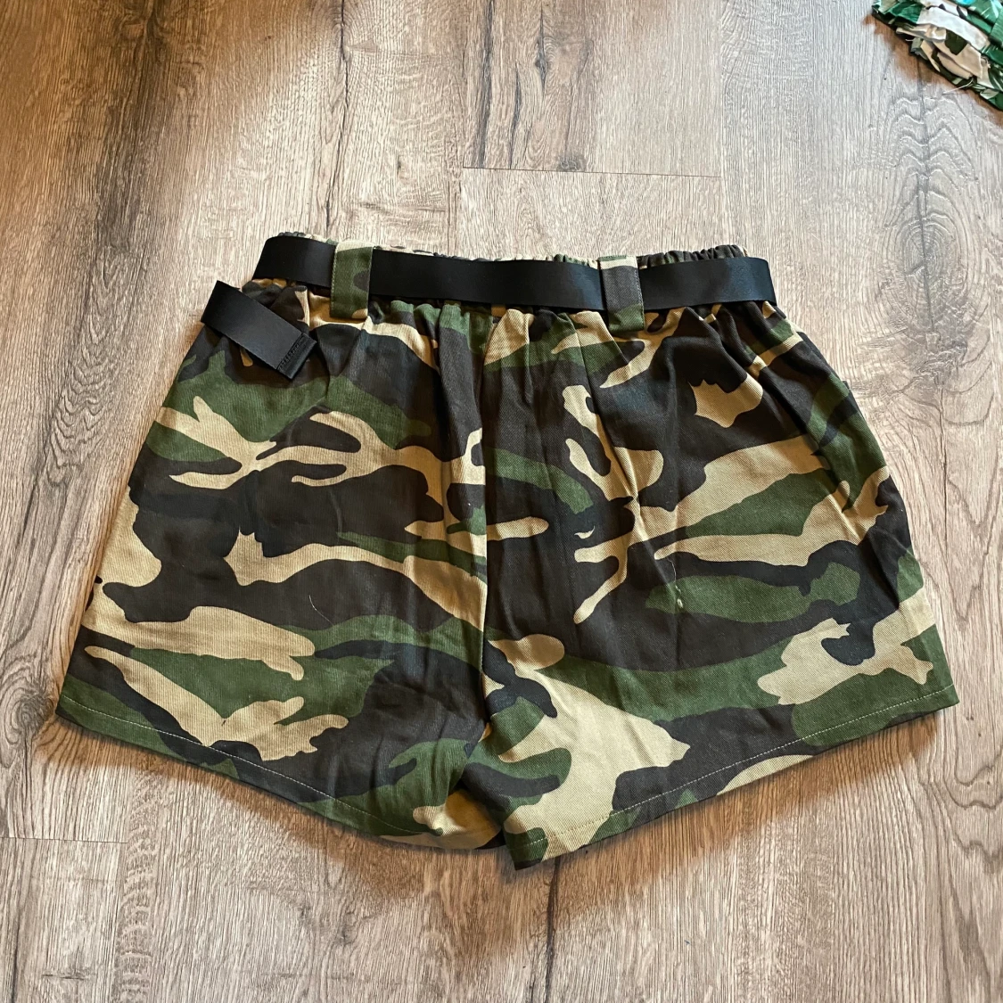Camo shorts med skärp - 91