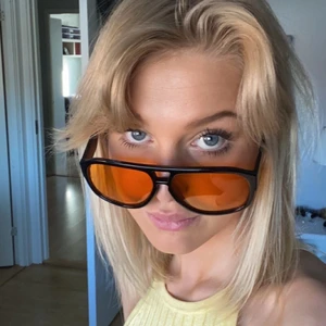 Solglasögon  - Jättefina solglasögon säjer då jag inte använder dem. Köparen står för frakten💗