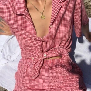 Vintage skjorta - Säljer dena GRÖNA vintage skjorta, första bilden är lånad men ser typ likadan ut! Den är köpt secondhand men i super fint skick 💋