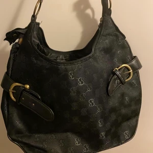 Svart väska  - Frakt: 48kr💕