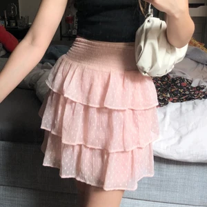 Rosa volangkjol! - Helt slutsåld, knappt använd 💓 köpt på barnavdelningen men passar Xs/S/M pga superstretchig!