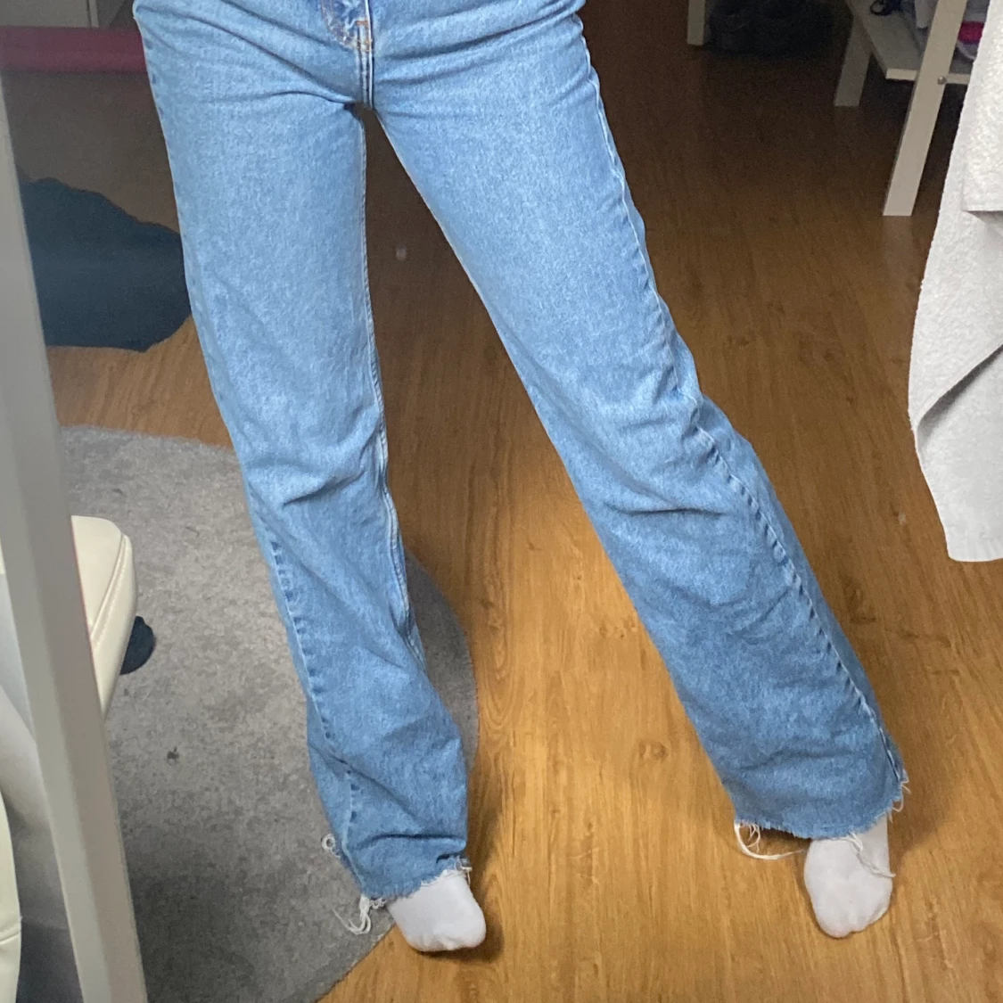 Raka blåa jeans från pull and bear  - 91