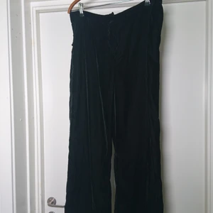 Sammetsbyxor - Jättefina raka sammetsbyxor🌻