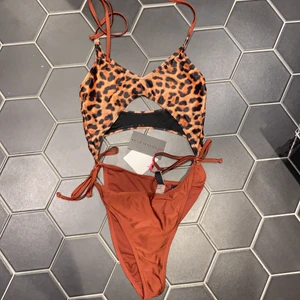 Oanvänd baddräkt från madlady  - Helt oanvänd baddräkt i storlek 38 med prislapp kvar på. Säljer för att den inte passar. 