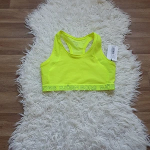 Sport topp 40 - Ny sporttopp Björn Borg, storlek 40.