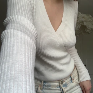 Vitt glittrig tröja - Vitt lite glittrig tröja i fint skick! Samfraktar gärna💞 hör av er vid frågor!