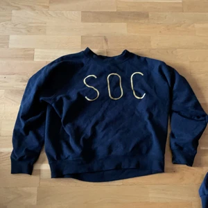 Tröja  - Den är aldrig använda 