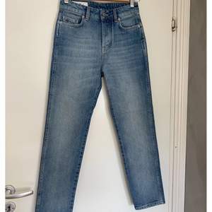 J. Lindeberg STUDY jeans high waist/straight leg i storlek 26/32. Samma modell som på bild 2 och 3💖