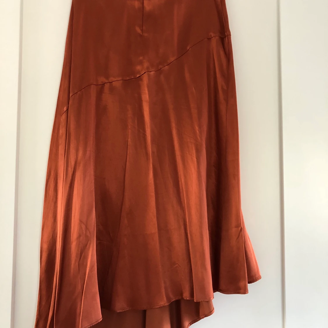 Snygg kopparfärgad kjol från H&M - 90