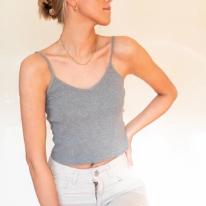 Grå crop-top - Grått croppat linne!