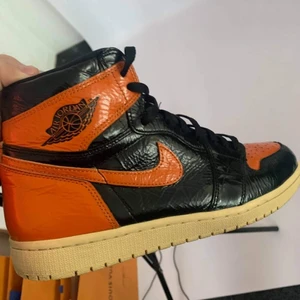 Jordan 1 high shatred backboard 3.0 - Strl 45, inget kvitto