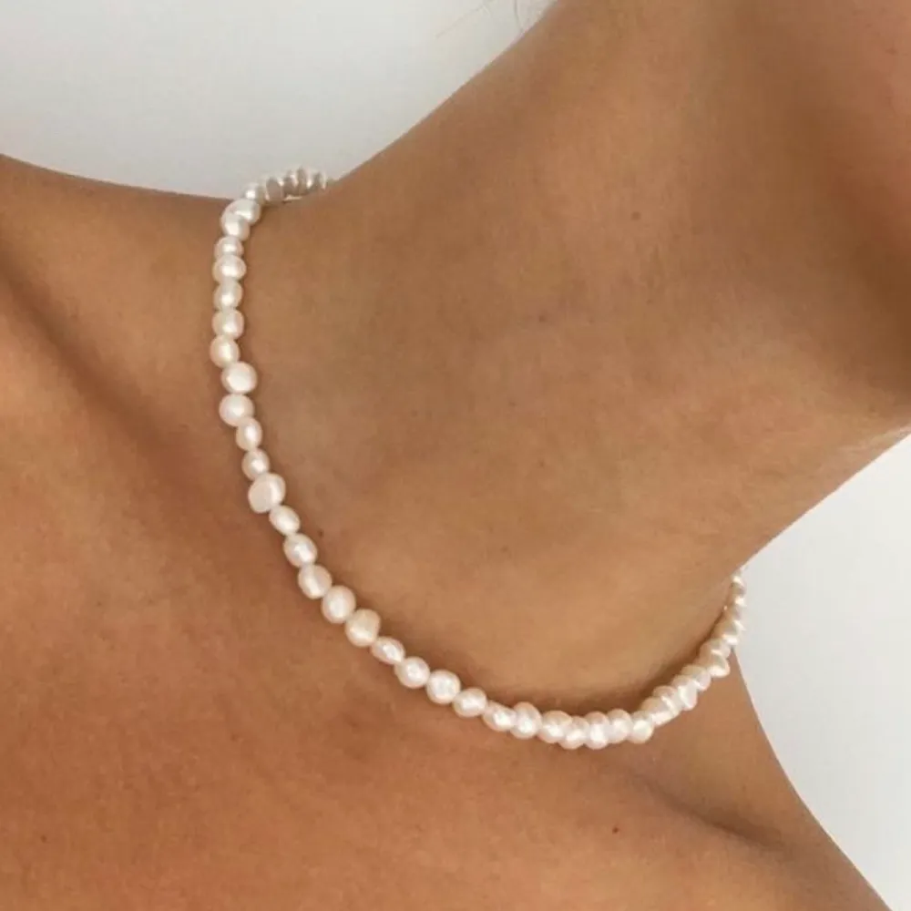 Halsband av äkta sötvattenspärlor ! Säljer på instagram @aliceruthjewelry 🥰🥰 229kr och frakten kostar endast 12kr. Accessoarer.