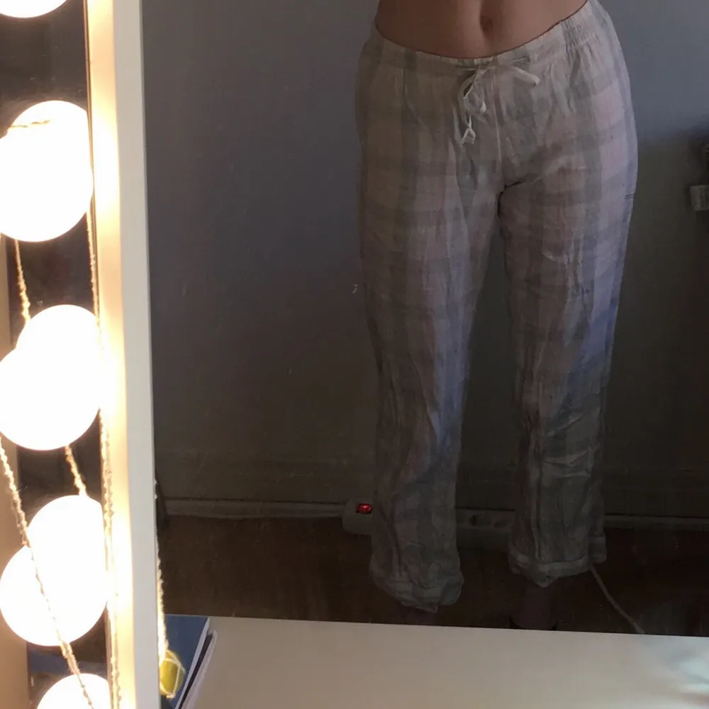 Pyjamas byxor, 100% bomullđ SĂ€ljer för att jag har vuxit ur byxorna. Pris: 40 kr. Farkut & Housut.