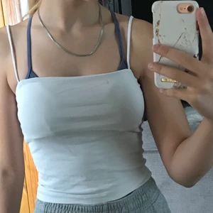 Gina linne - Säljer mitt vita Gina linne eftersom det inte kommer till användning längre. Använt några gånger. Det ända är att det finns en liten fläck på linnet men anars är det i bra skick😊