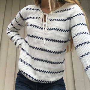 Randig stickad tröja - Snygg randig stickad tröja i fint skick :) 100kr + frakt eller högstbjudande 🤍