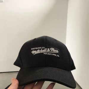 Mitchell & ness keps  - Aldrig andvänd bara testad , helt ny , frakten ingår i priset 