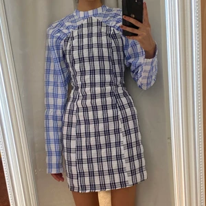 Mönstrad klänning NA-KD - Ball rutig klänning, bekväm och sitter snyggt på kroppen. Aldrig tidigare använt då jag ej hade tillfälle för den, passar xs-s