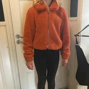 Teddy jacka strl xs - Super snygg jacka i strl xs passar även small-medium  Frakt ingår i priset 