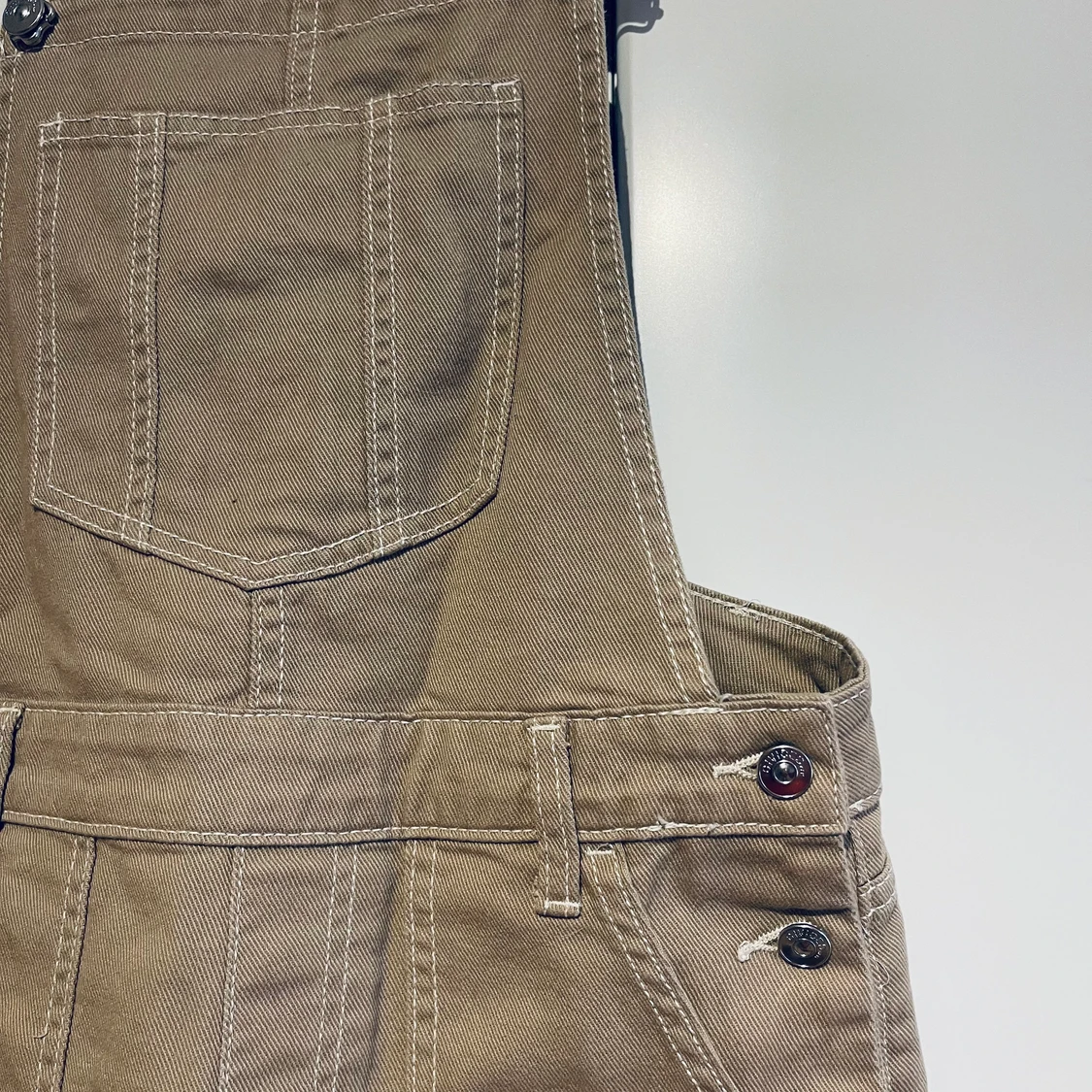 Hängsle shorts beige från H&M - 90