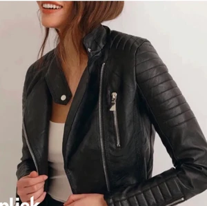 Chiquelle skinjacka - säljer exakt denna jacka som är extremt sparsamt använd, inga defekter. passar bra till höst. pris kan diskuteras vid snabb affär