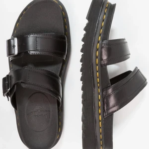 Dr.martens sandaler - Dr.Martens i toppen skick, stl 38 knappt använda🤍köpta för 1600kr lägger ut för 600kr🤍 super sköna att gå i🤍 kan skicka flera bilder till de som önskar 🤍🤍 PRIS GÅR ALLTID ATT DISKUTERA!