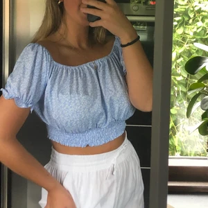 Topp - Söt topp från shein som aldrig kommit till användning!💙💙